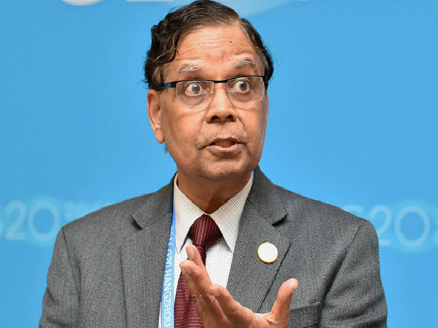 vicechairmanofnitiaayogsuggestscurbingdiscretionarypowersoftaxofficers